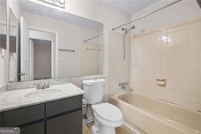 Building Photo - 990 Chapman Ln