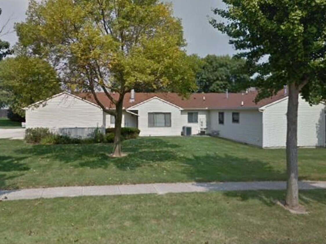 2502 Heritage Dr Unit 2502, Champaign, IL 61822 Condo for Rent in