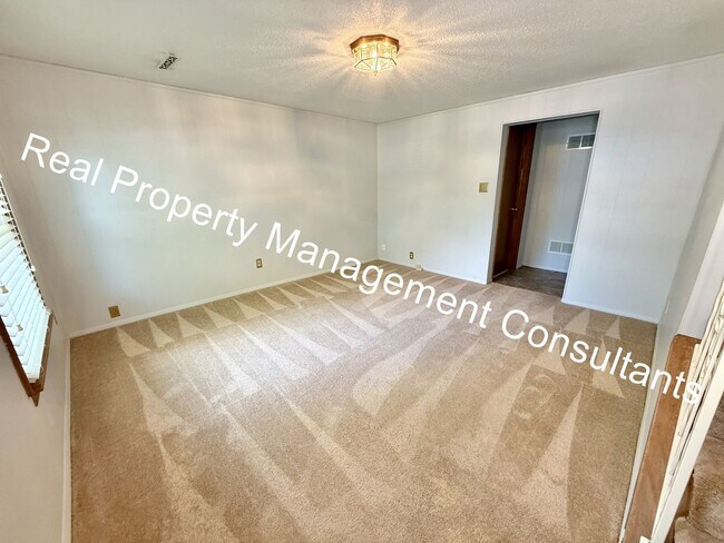 Foto del edificio - 2 Bedroom, 1.5 Bath Now Available!