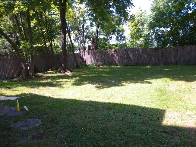 Building Photo - Newly Renovated 1st Floor Apartment with G...