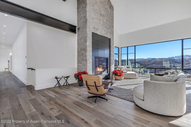 Foto del edificio - 686 Oak Ridge Rd