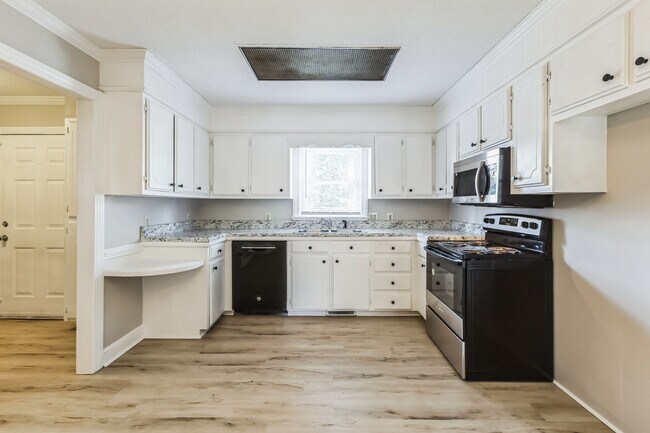 Building Photo - 412 Circle Dr