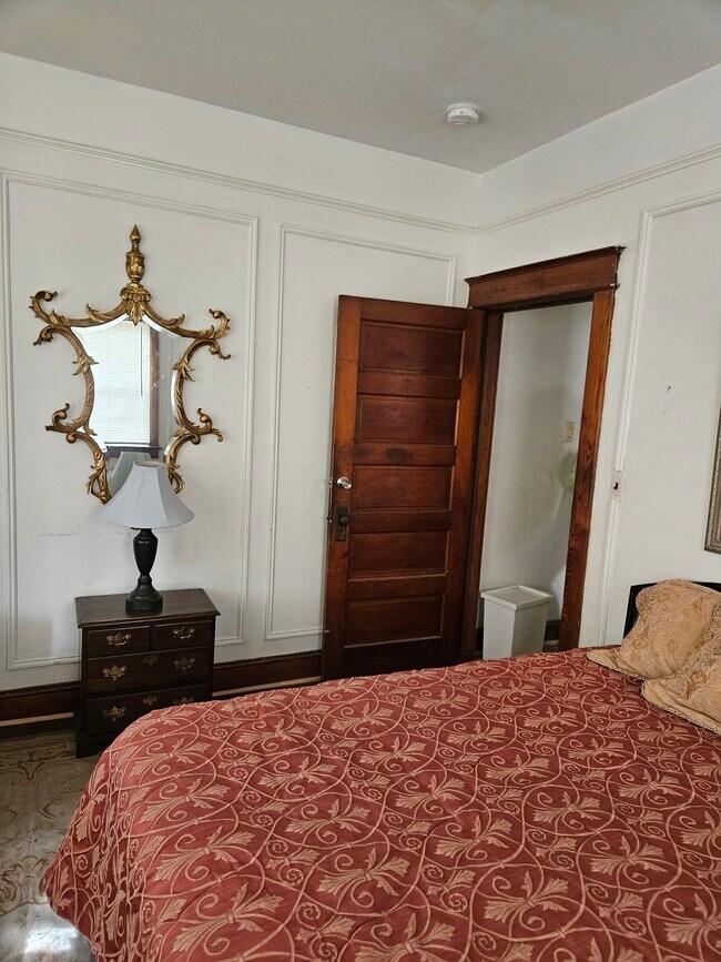 Lado de la sala Kennedy - 3802 Oliver St