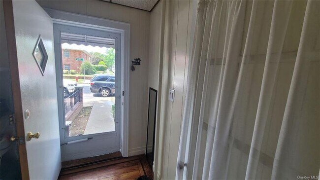 Foto del edificio - 2540 Woodhull Ave