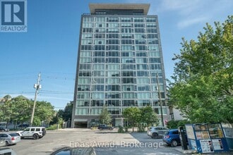 Building Photo - 300 Lisgar St