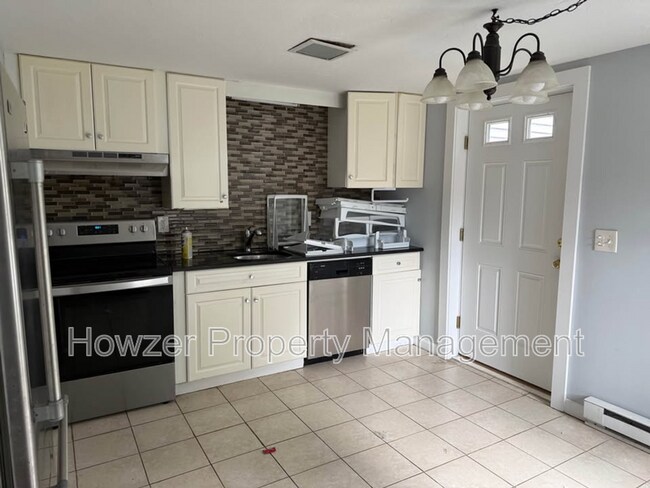 Foto del edificio - 10 Pine Grove Ave