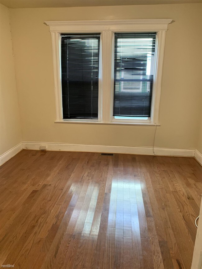 Foto del edificio - 64 Treacy Ave