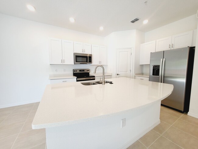 Building Photo - Gorgeous  3/2.5 Townhouse in St. Cloud