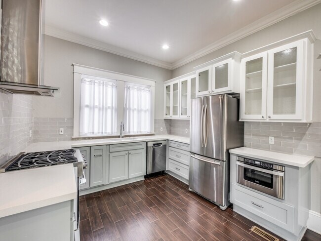 Building Photo - 5803 Richmond Ave