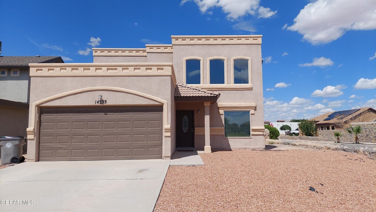Foto principal - 14235 Russ Leach Ave