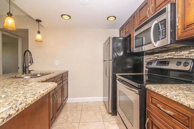 Building Photo - Charming 2 Bed, 2 Bath Tampa Rental with C...