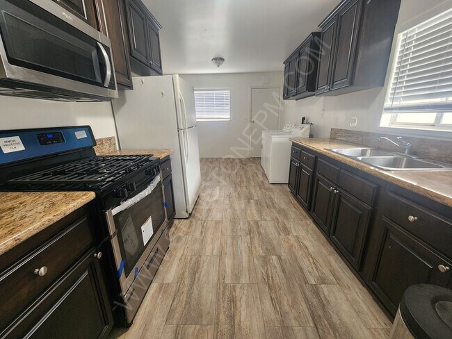 Foto del edificio - 3 bedroom, 2 bathroom