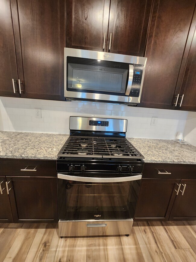 Kitchen - 1532 Villageside Ct