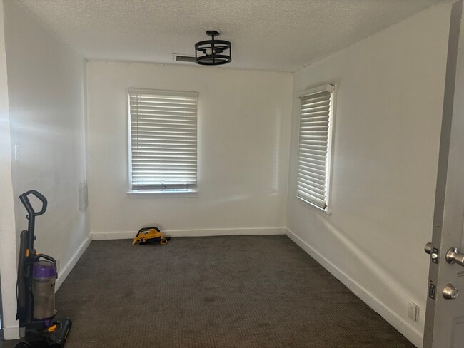 Building Photo - 739 E 91st St