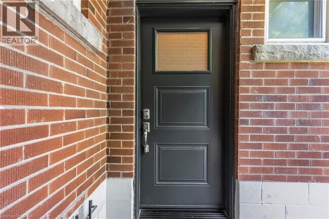 Photo du bâtiment - 125 Warren Ave