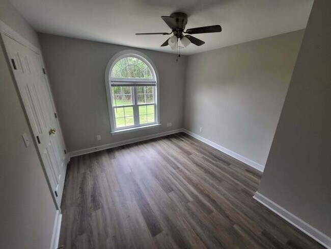 Foto del edificio - 645 Gardner Rd