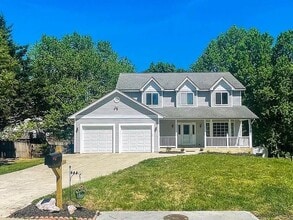 Building Photo - 10384 Chamberlin Ct E