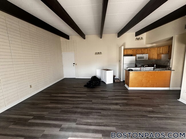 Foto del edificio - 16 Westgate Dr