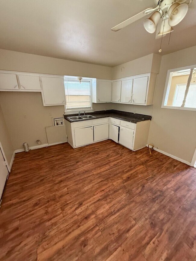 Foto del edificio - $0 First Month's Rent / $0 Deposit at Move-in