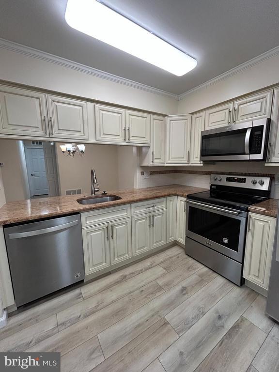 Foto del edificio - 1682B Thornwood Dr