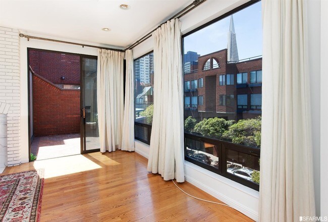 Foto del edificio - 640 Davis St