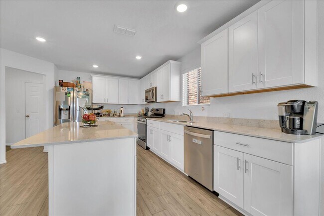 Foto del edificio - 14152 Calderwood St