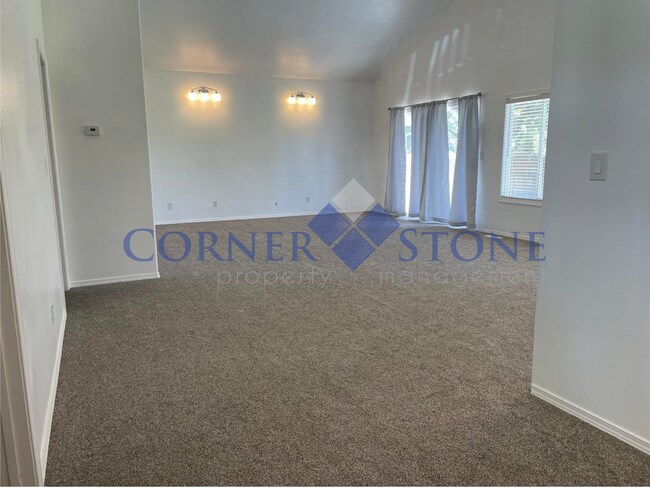 Building Photo - Pet Friendly Home with Fully Fenced Yard!