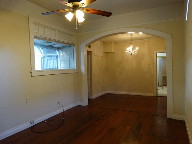 Building Photo - 816 Arabella St