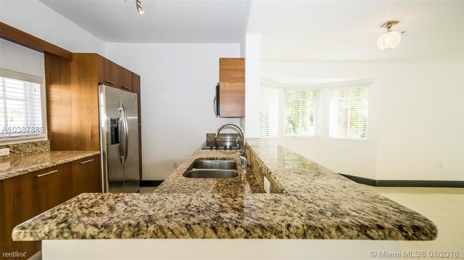 Foto del edificio - 18407 NE 27th Ct