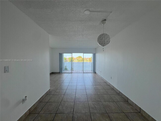 Foto del edificio - 9363 Fontainebleau Blvd