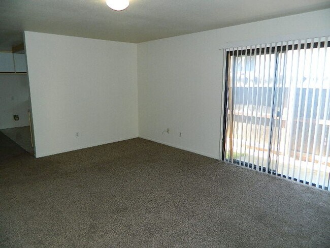 Foto del edificio - 3 Bedroom 2 Bath home close to schools, sh...