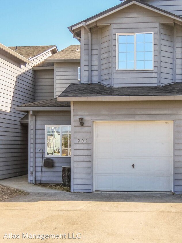 3 br, 2.5 bath House 205 3rd St House Rental in Gaston, OR