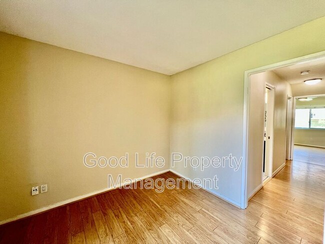 Building Photo - 7445 Charmant Dr