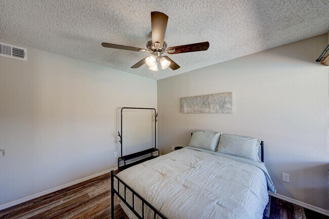 Building Photo - 5124 W Harmont Dr