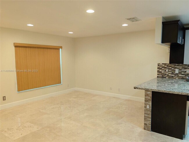 Building Photo - 949 Jade Ct