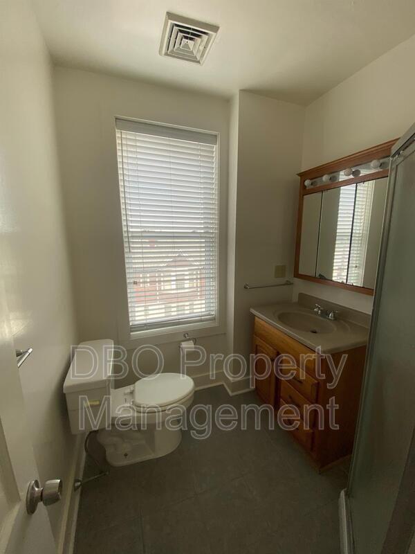 Building Photo - 198 Hoosick St