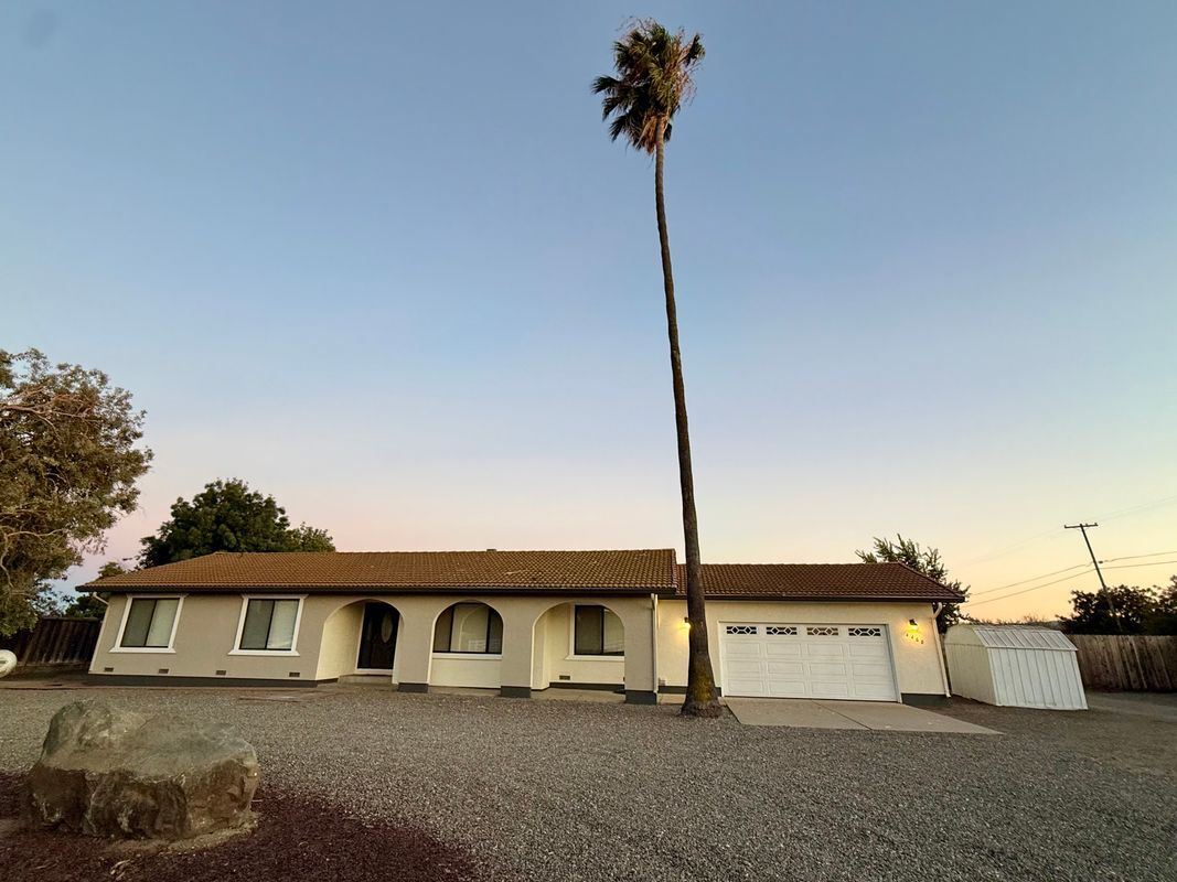 Primary Photo - 4460 W Pine Haven Dr