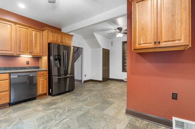 Building Photo - 542 2nd St
