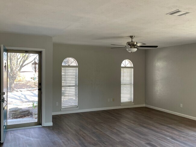 Building Photo - 3461 Cherrywood Ln