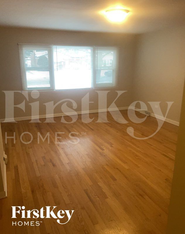 Foto del edificio - 14340 Kenwood Ave