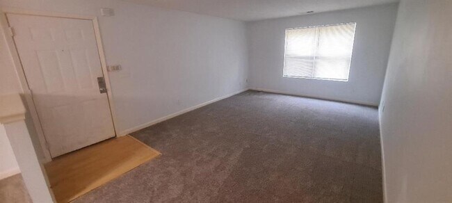 Foto del edificio - 4204 Fairington Ridge Cir