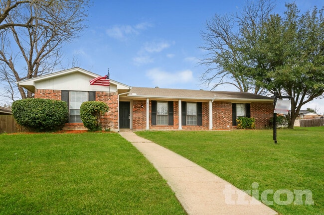 Building Photo - 835 Live Oak Dr