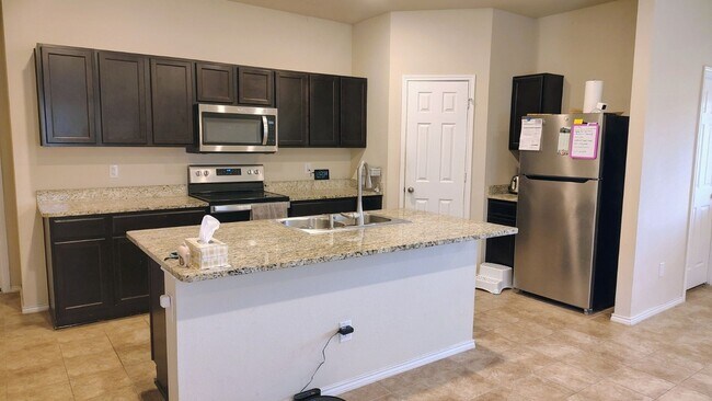 Foto del edificio - 9609 Falme Ln