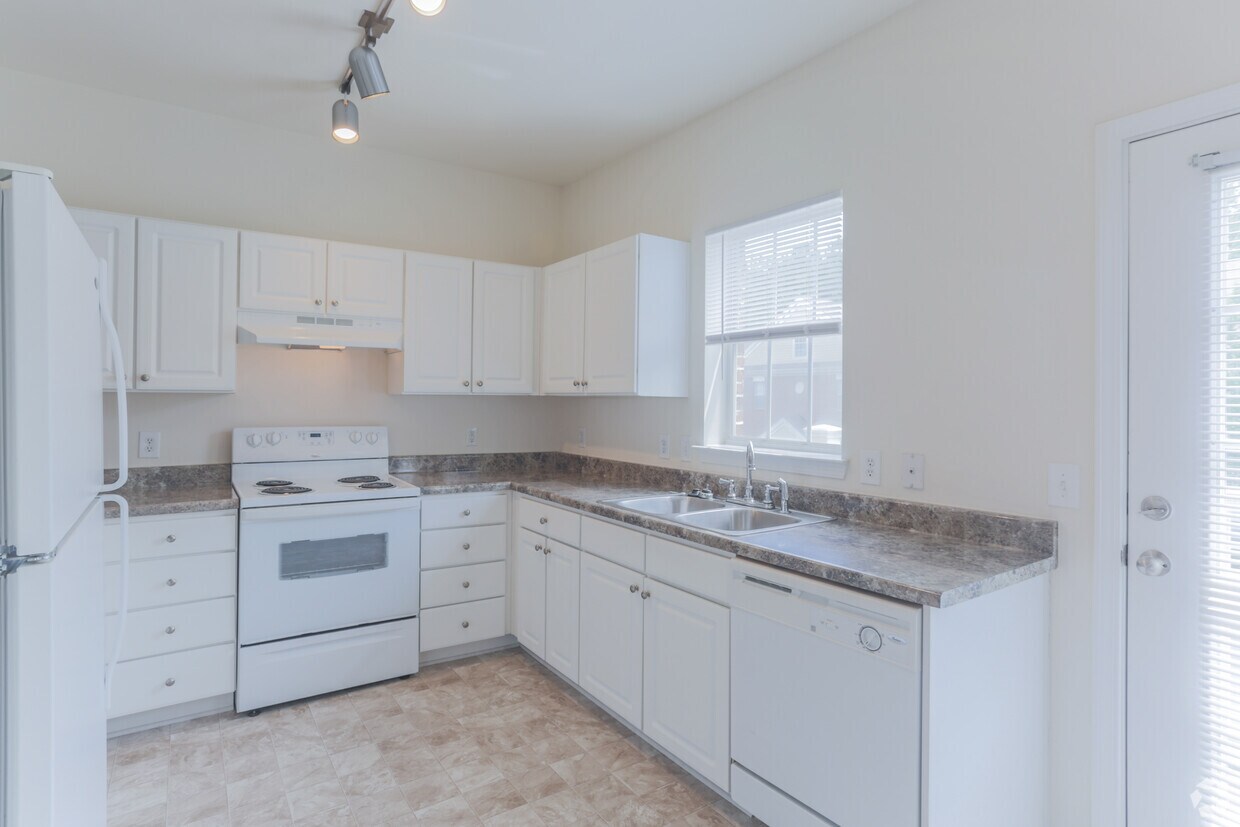 The Pointe At New Town Apartments Williamsburg, VA