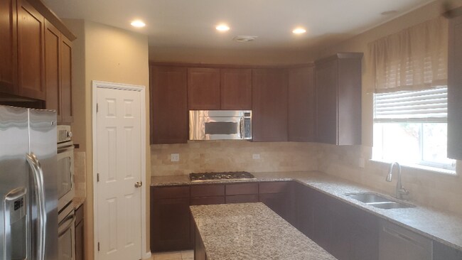 Building Photo - 948 Fire Rock Pl