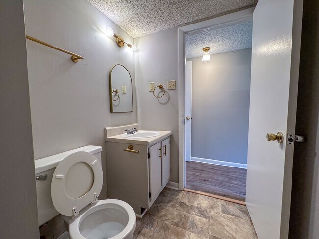 Building Photo - Newly Updated Townhouse for Rent