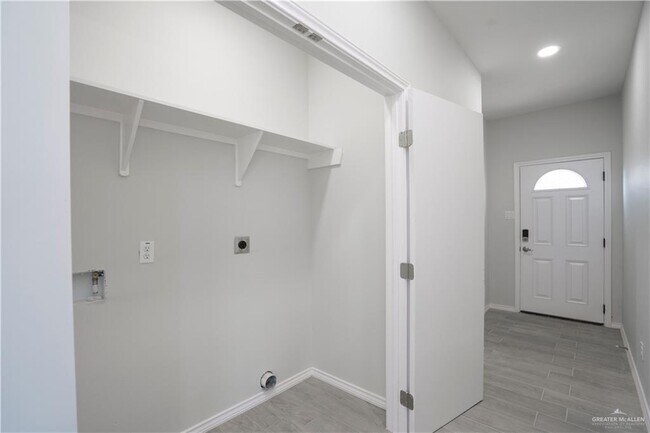 Building Photo - 2022 Cassandra St