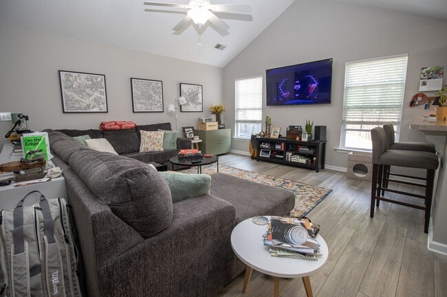 Foto del edificio - Spacious 3BR in Myers Creek – Fenced Yard, Workshop w/ Electricity & Bright Open Living!