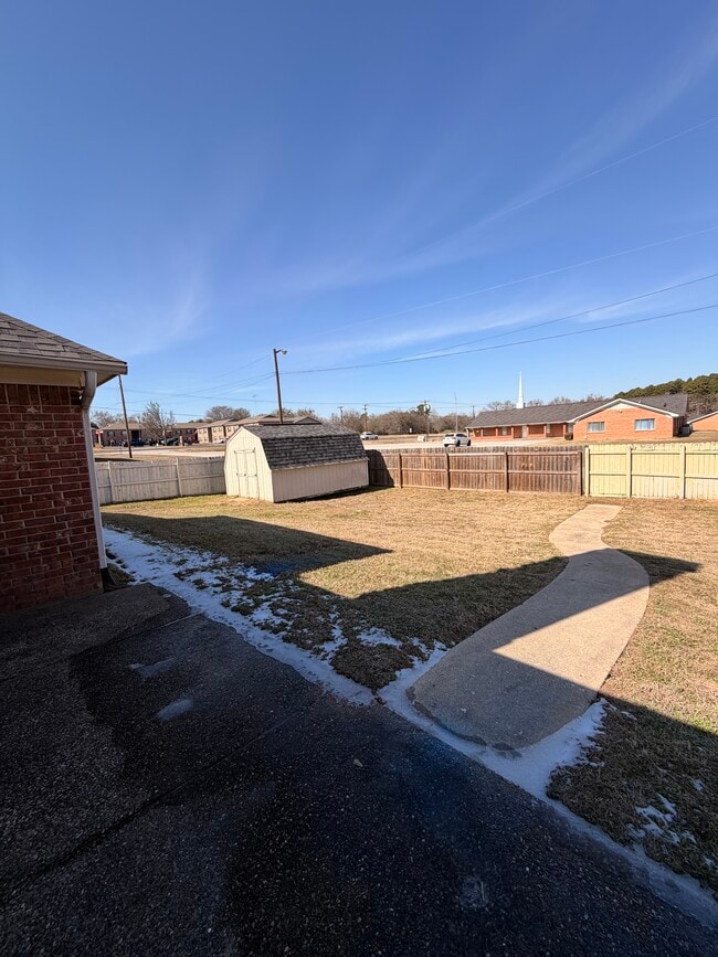 Foto del edificio - 111 Crestview St