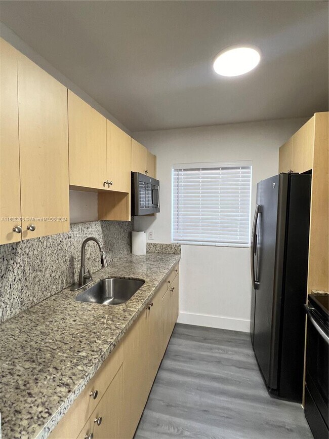 Foto del edificio - 3140 SW 23rd St
